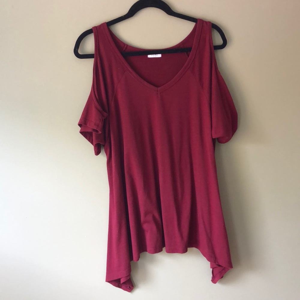 Tobi Sleeve Cut Out Top